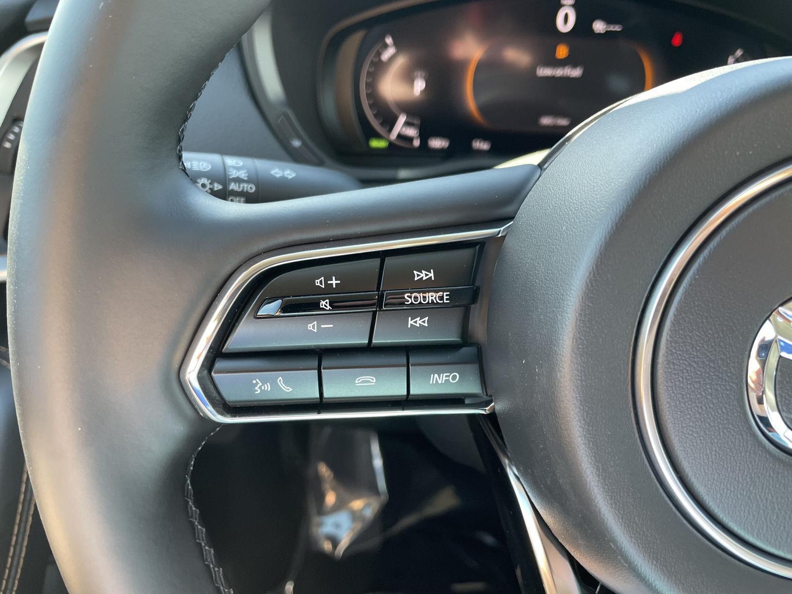 Vehicle photo 12