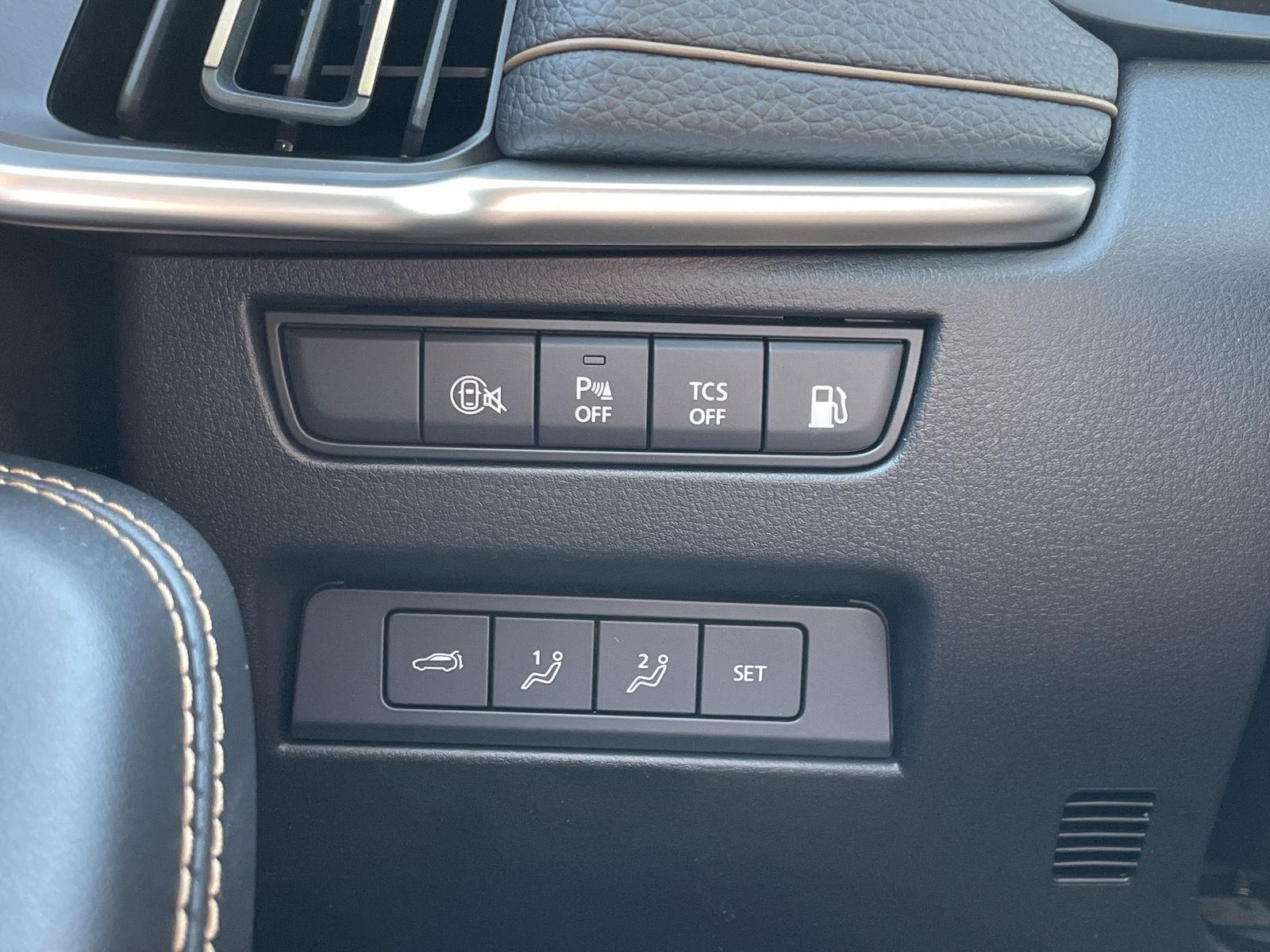 Vehicle photo 15