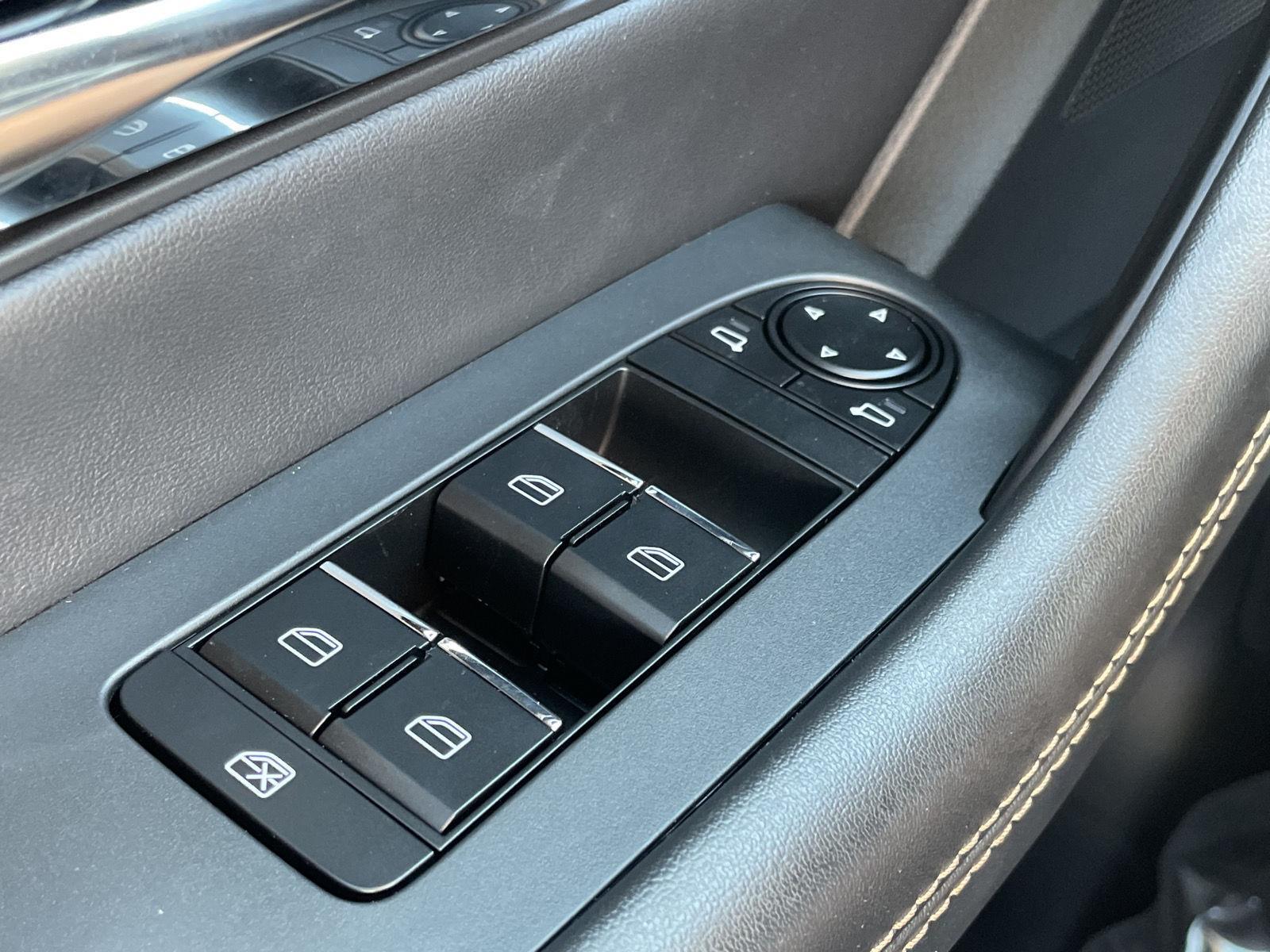 Vehicle photo 16