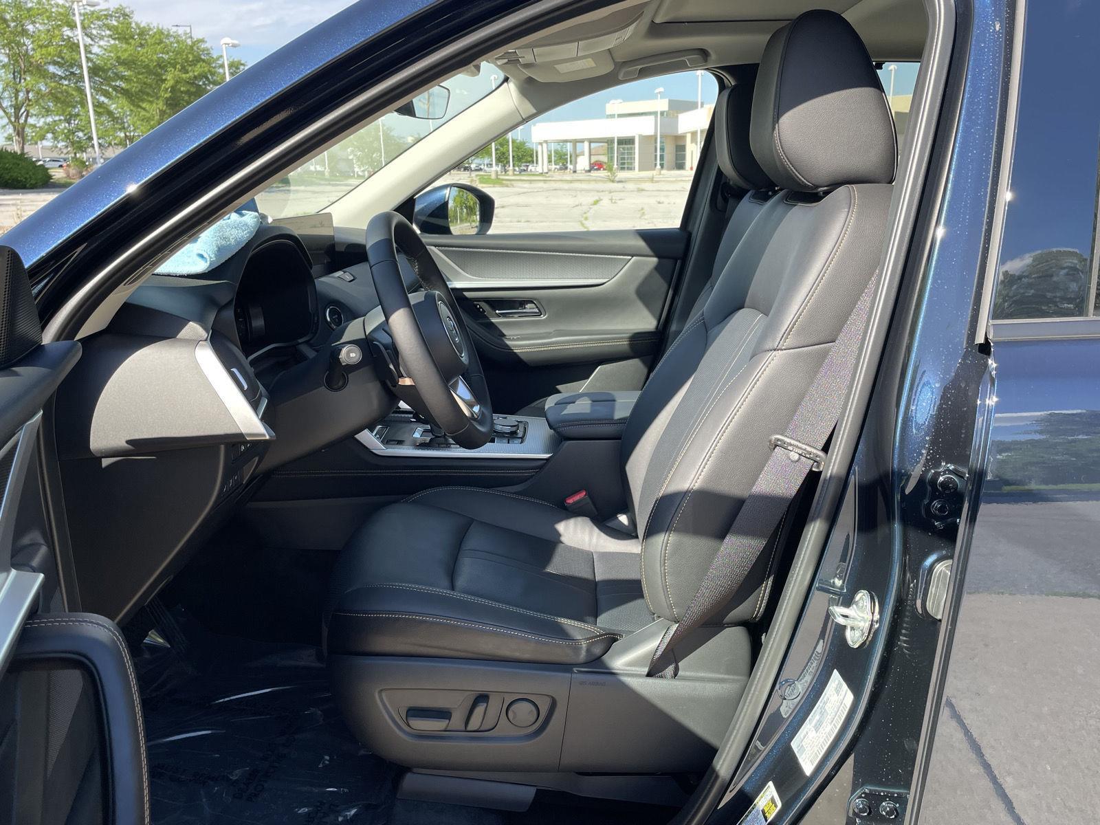 Vehicle photo 17