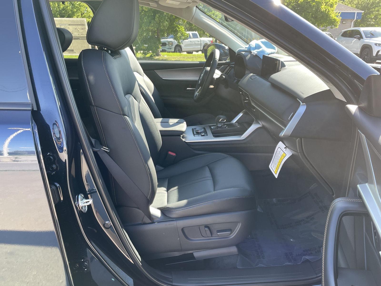 Vehicle photo 18