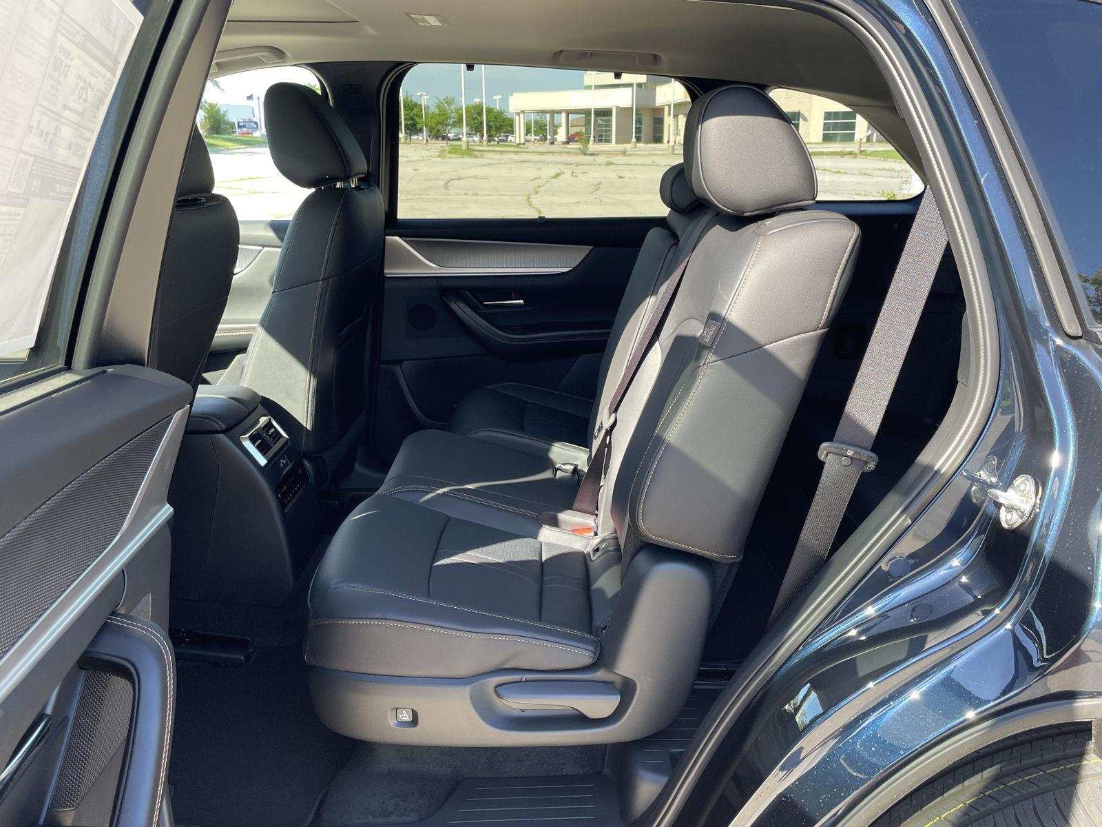 Vehicle photo 19