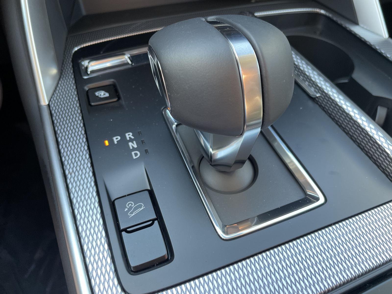 Vehicle photo 25