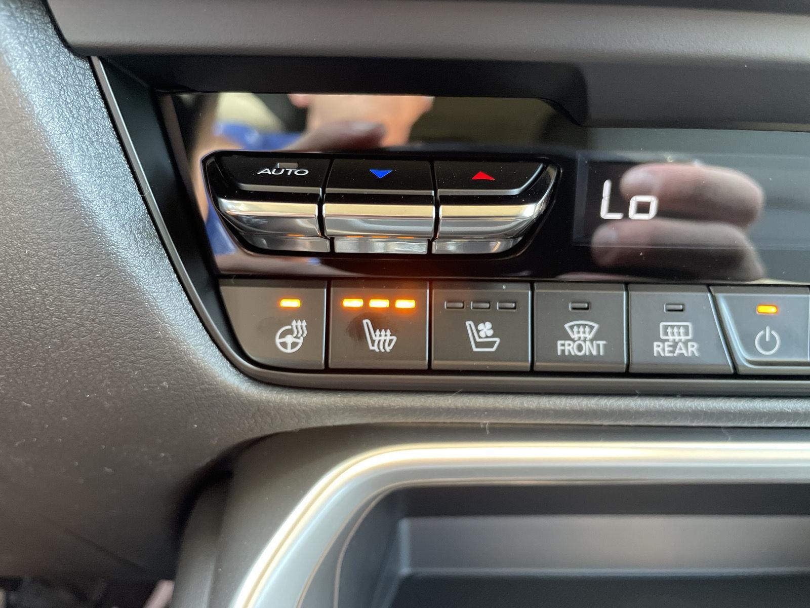 Vehicle photo 30