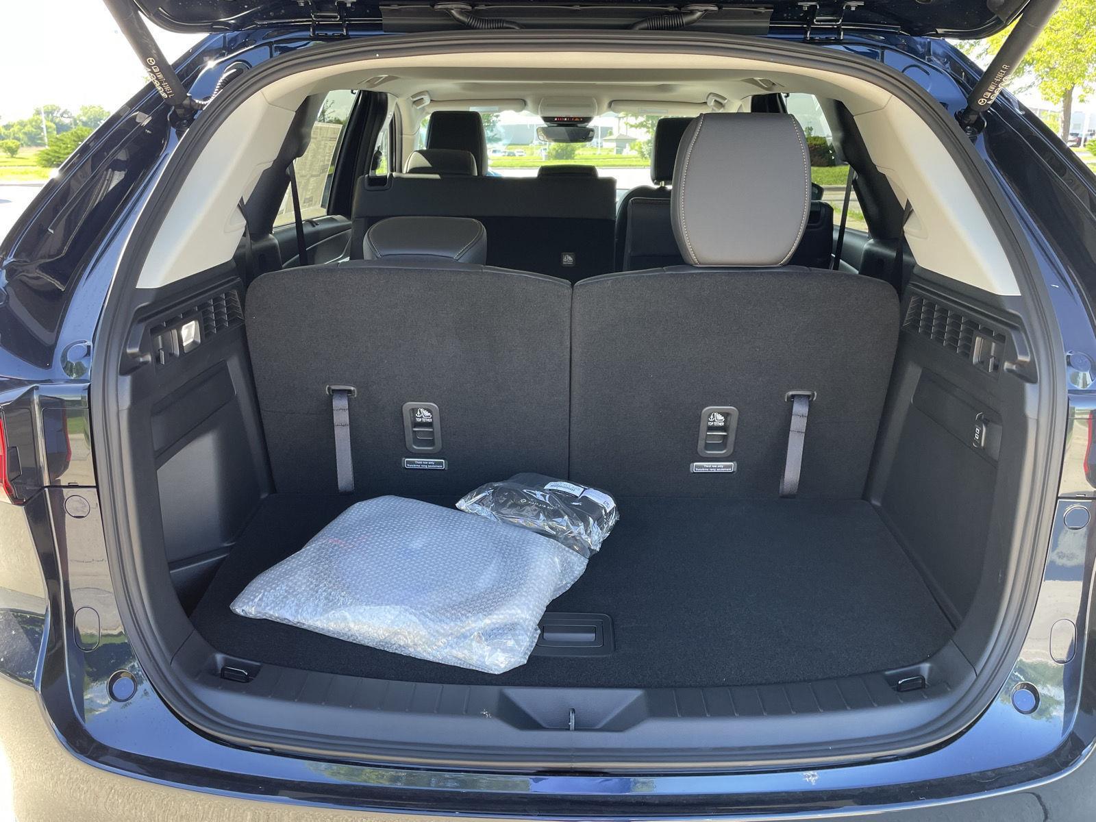 Vehicle photo 32
