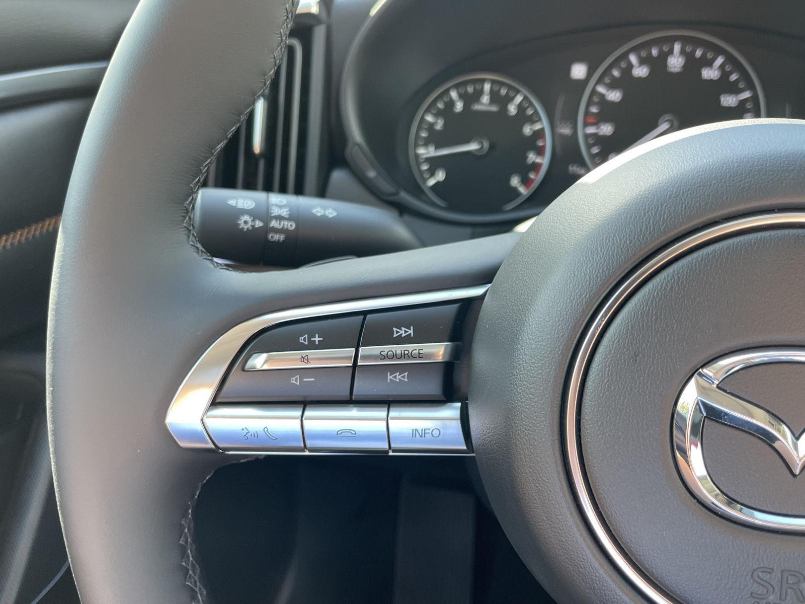Vehicle photo 12