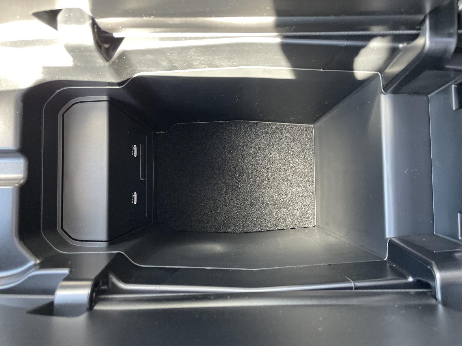 Vehicle photo 19