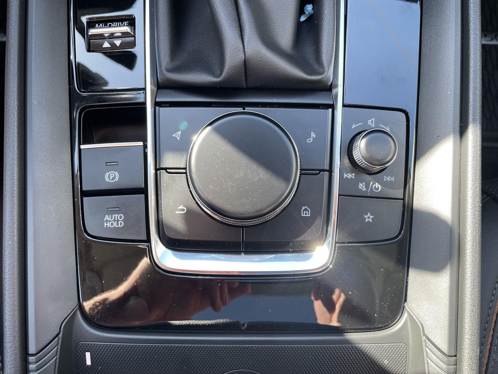 Vehicle photo 21