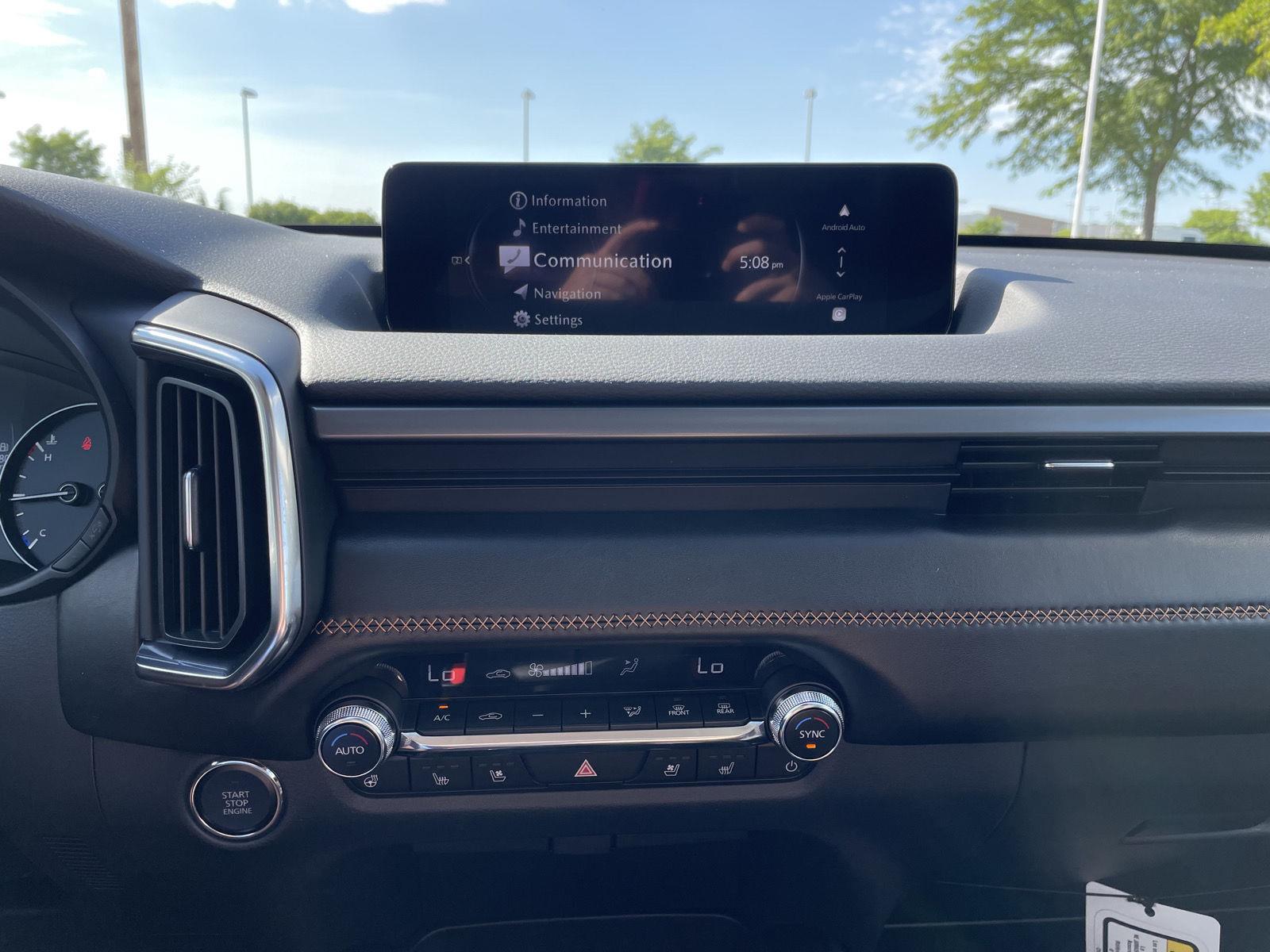 Vehicle photo 23