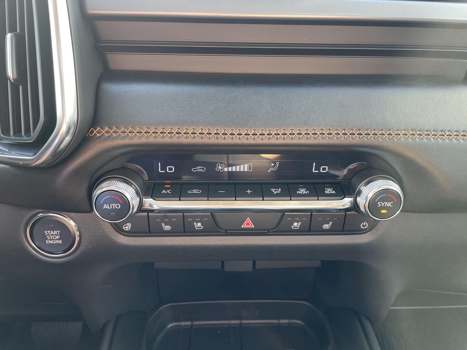 Vehicle photo 24