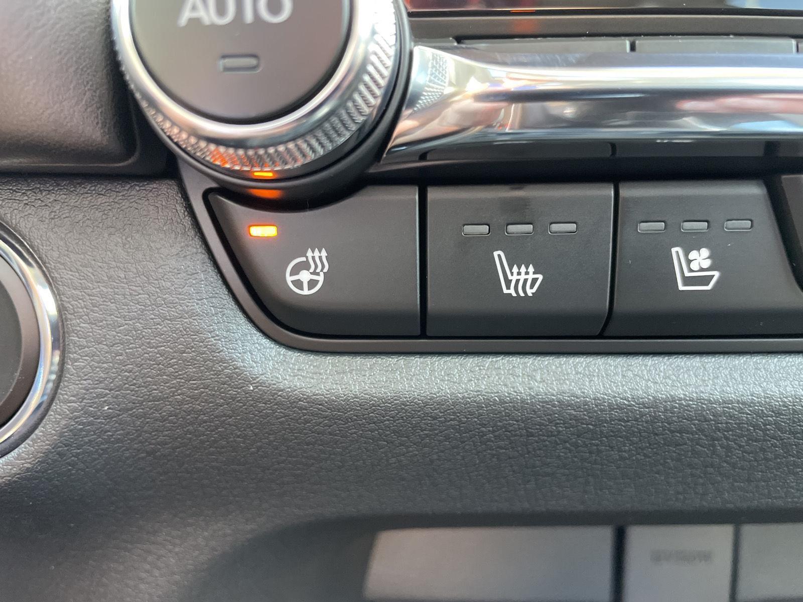 Vehicle photo 26