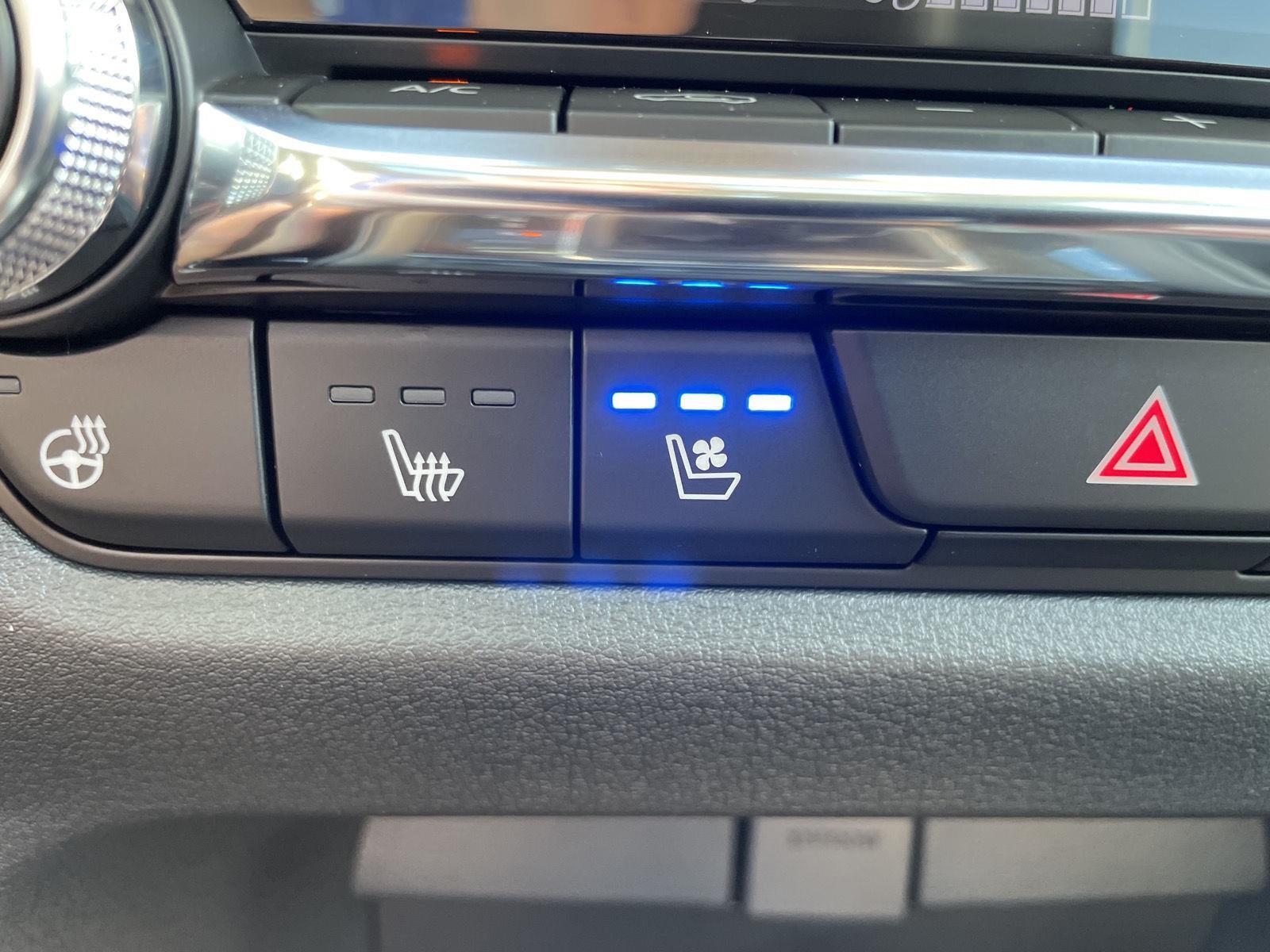 Vehicle photo 28