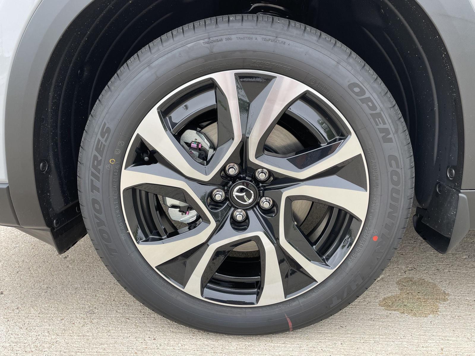 Vehicle photo 9
