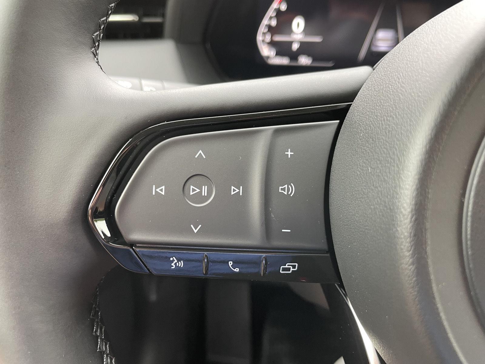 Vehicle photo 11