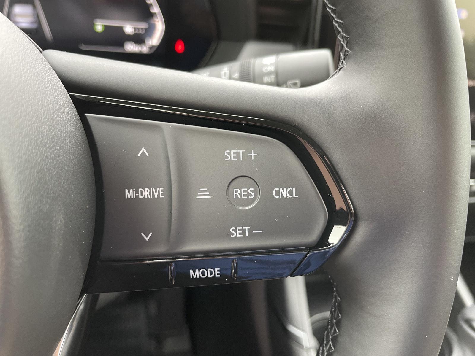 Vehicle photo 12