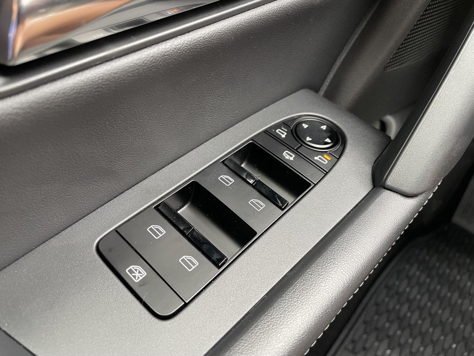 Vehicle photo 14