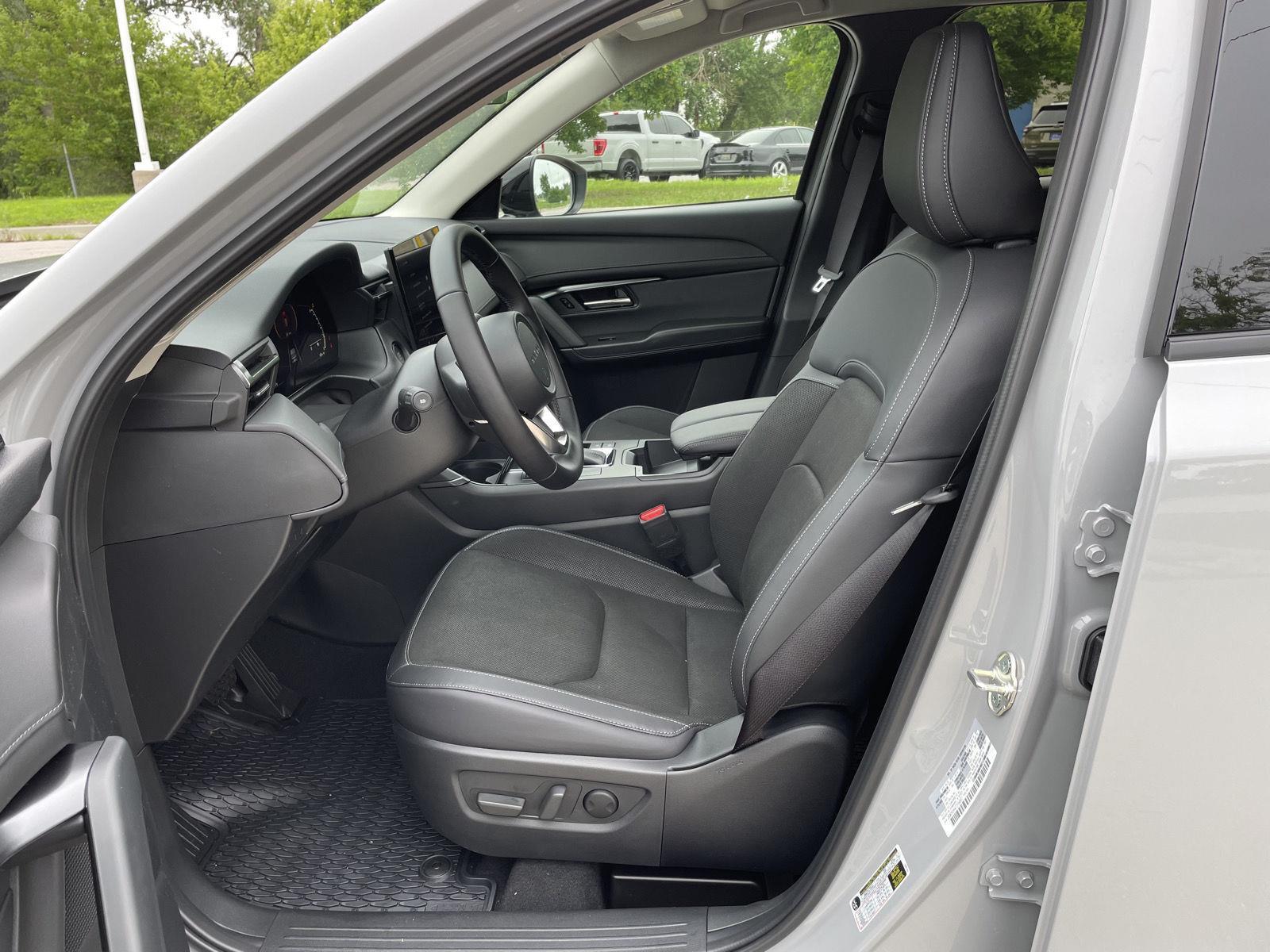 Vehicle photo 15