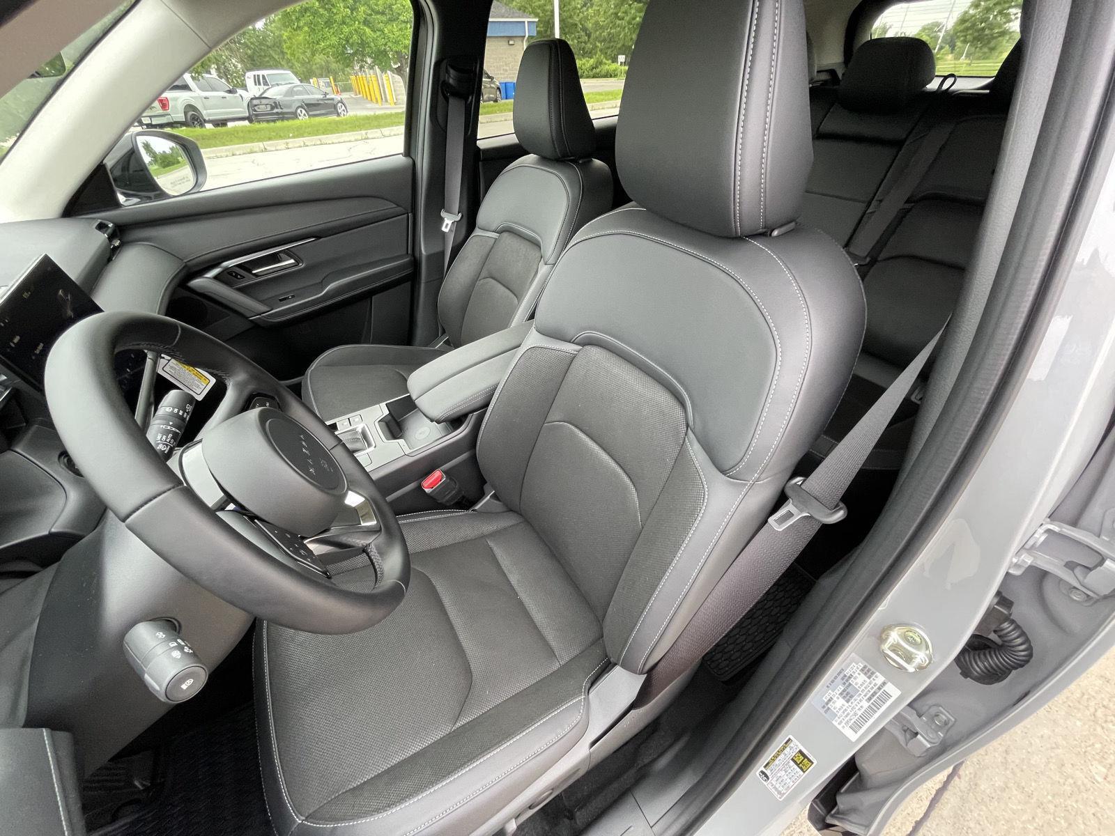 Vehicle photo 16