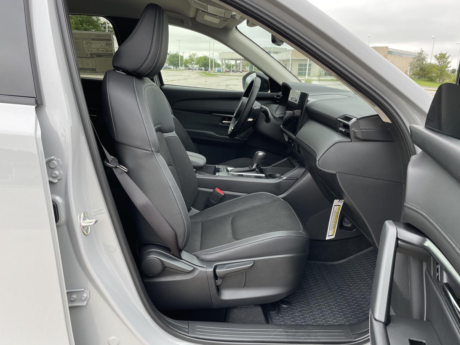 Vehicle photo 17