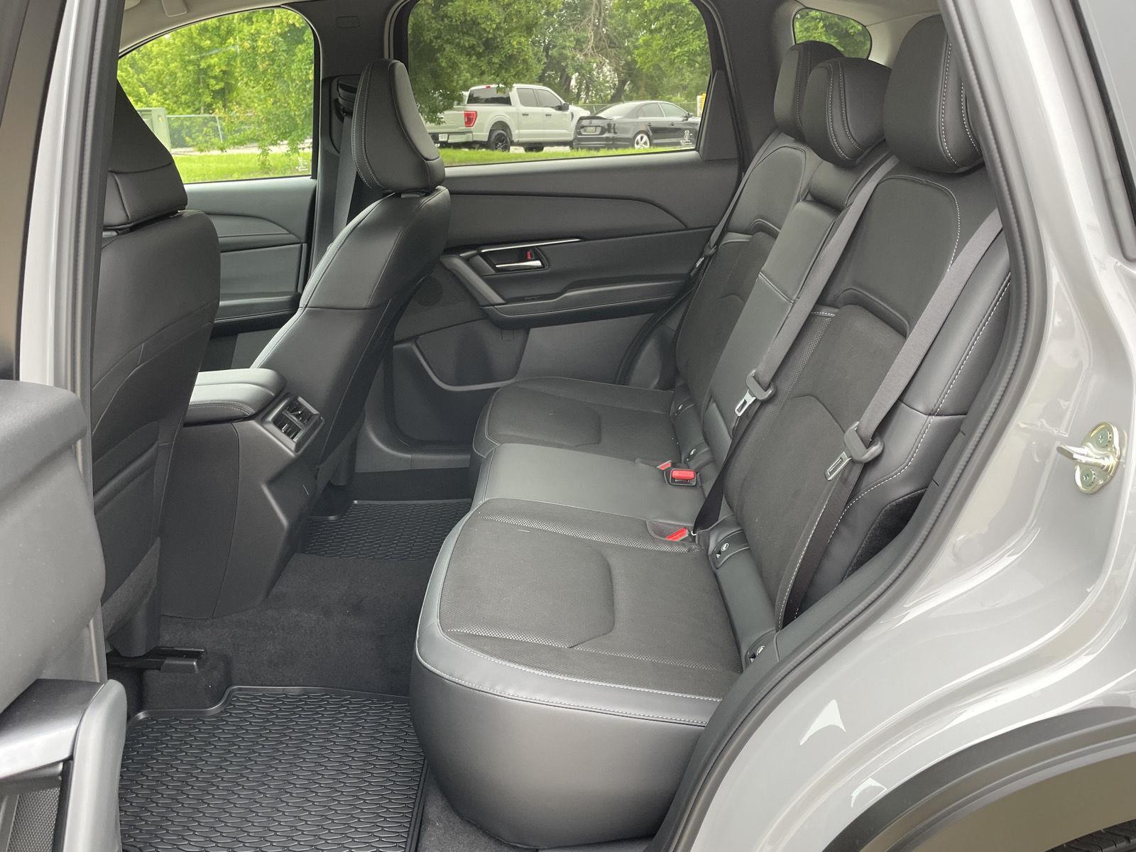 Vehicle photo 18