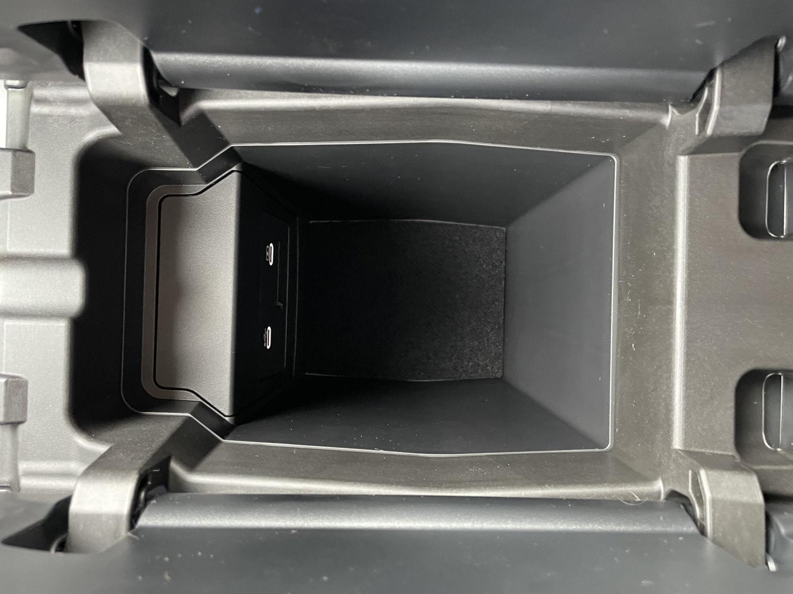 Vehicle photo 19