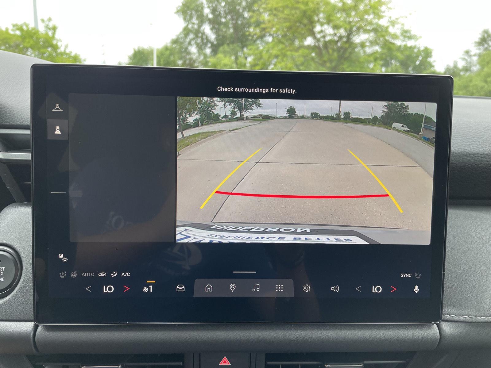 Vehicle photo 23