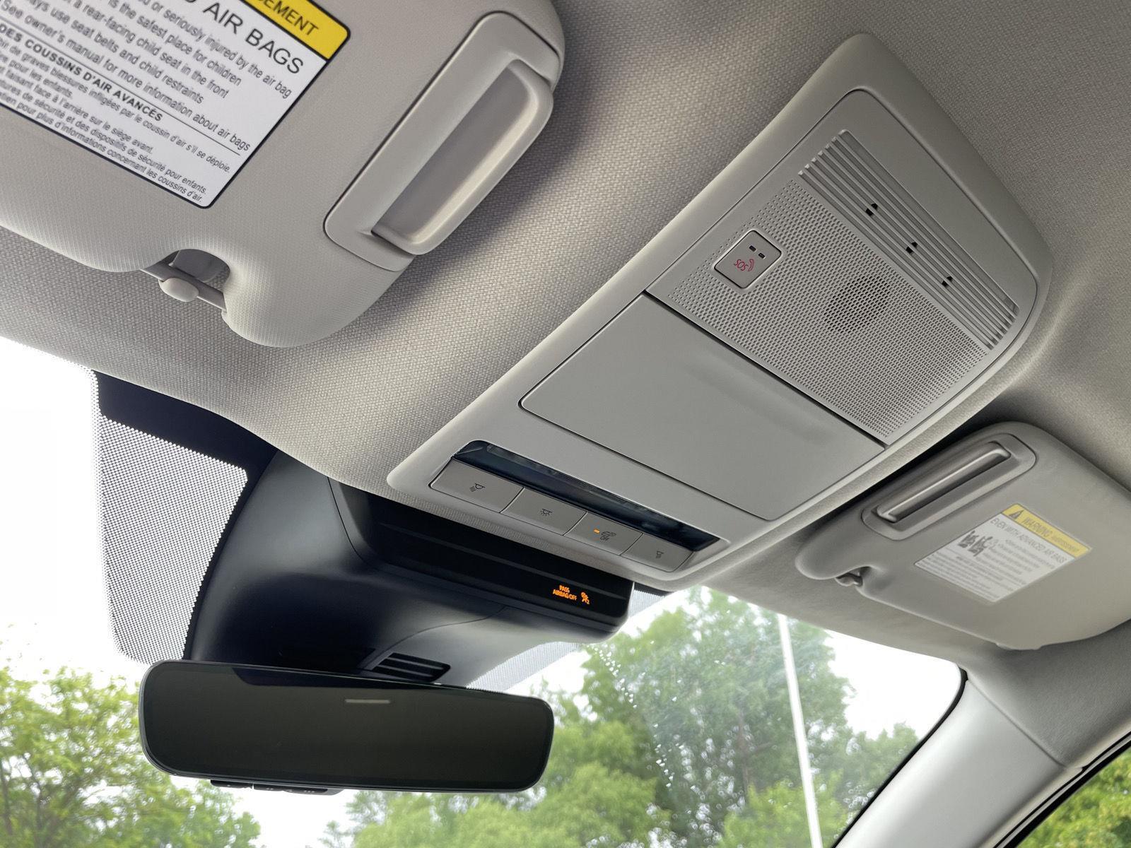 Vehicle photo 24