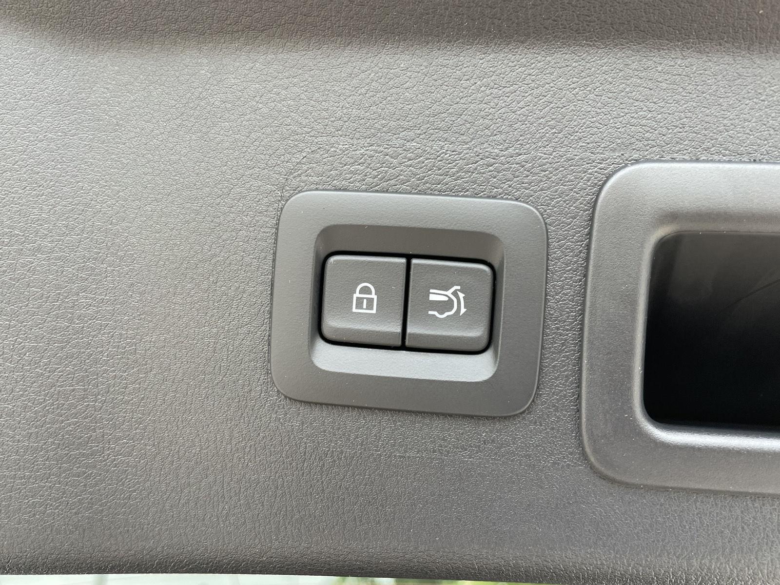 Vehicle photo 27
