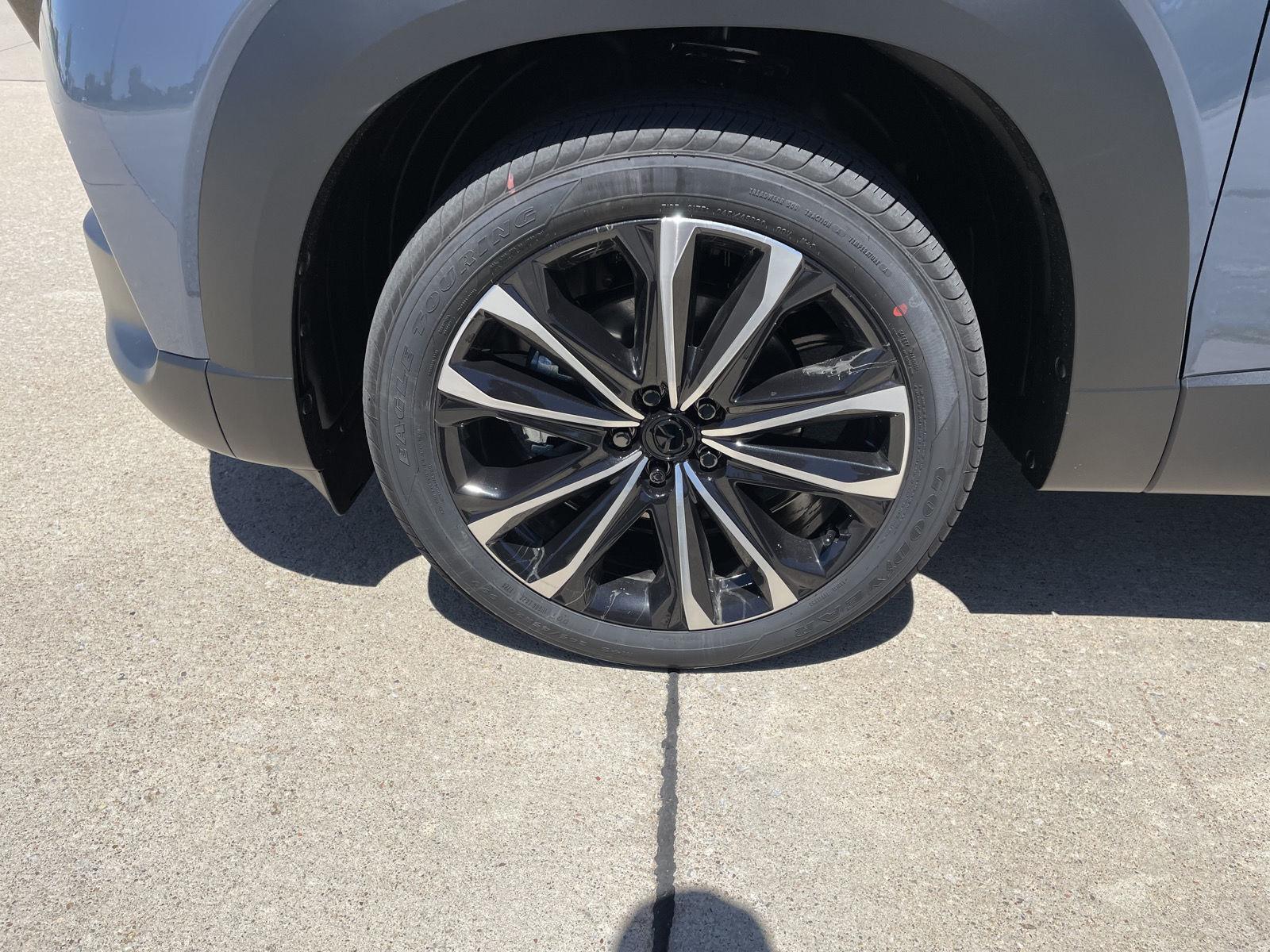 Vehicle photo 10