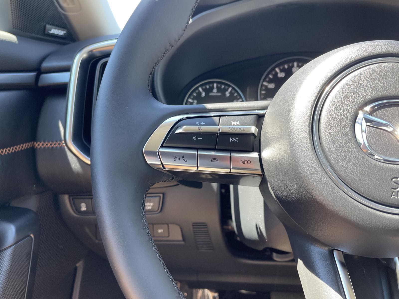 Vehicle photo 12