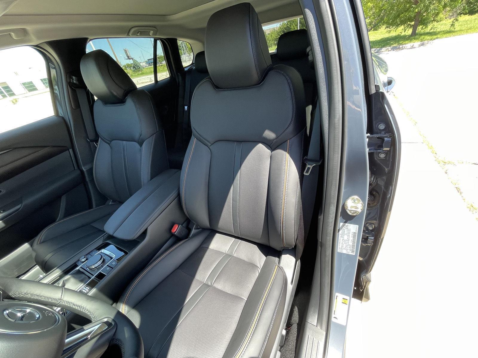 Vehicle photo 17