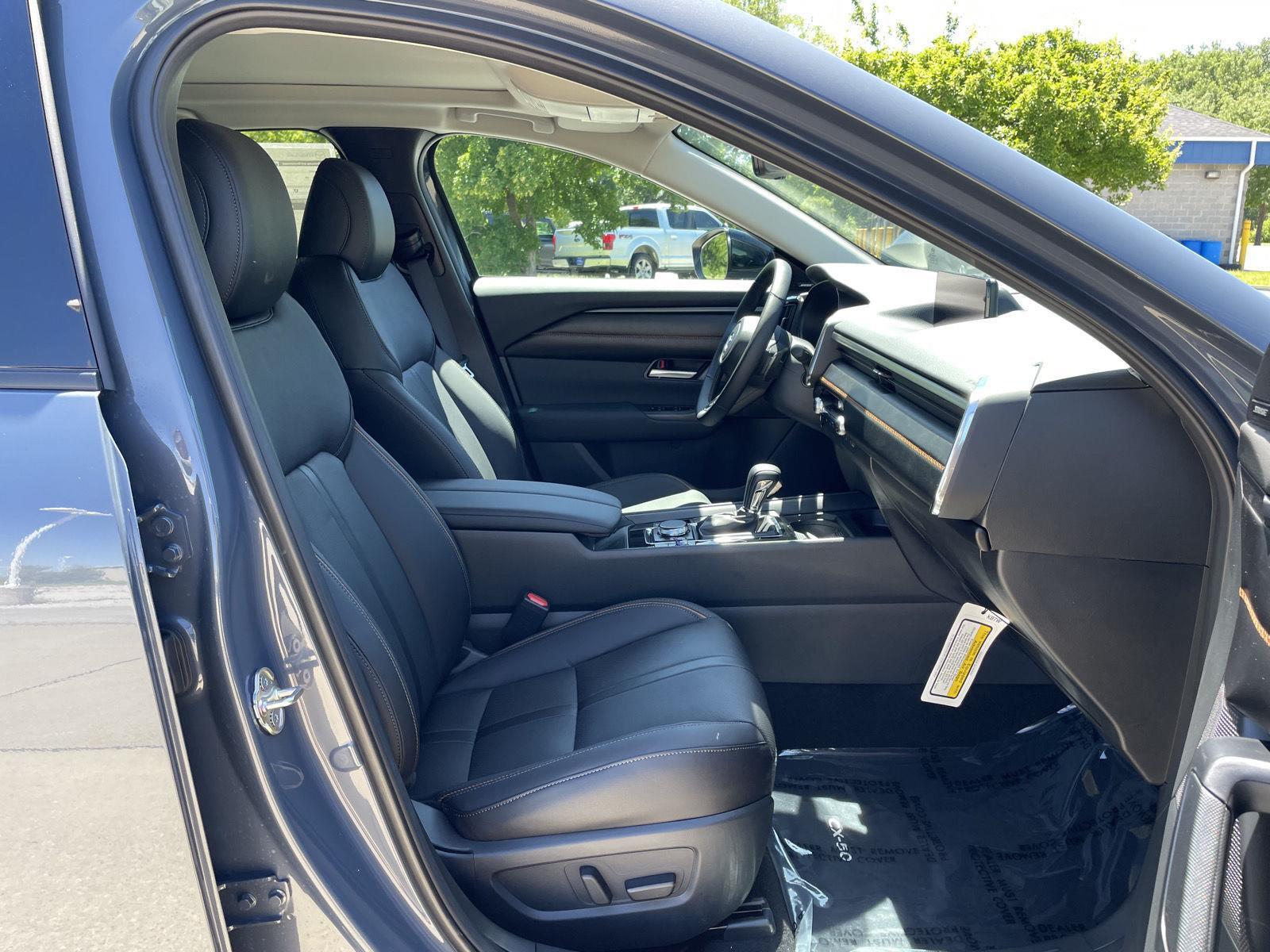 Vehicle photo 18