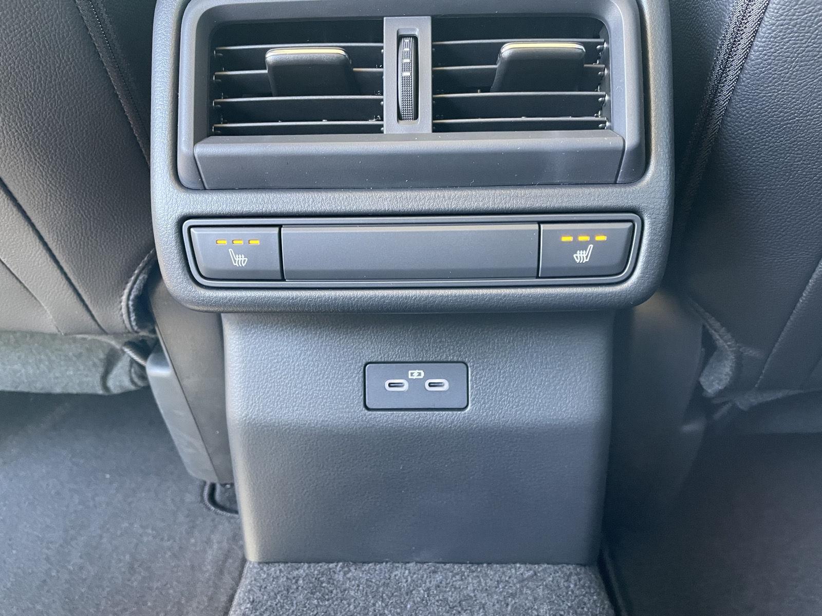 Vehicle photo 20