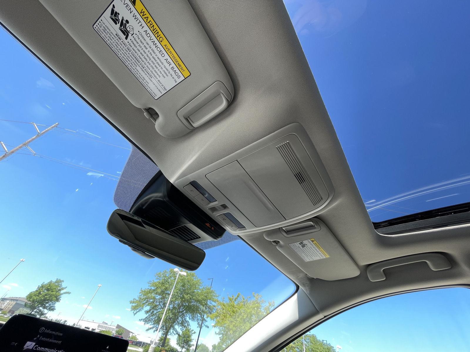 Vehicle photo 21