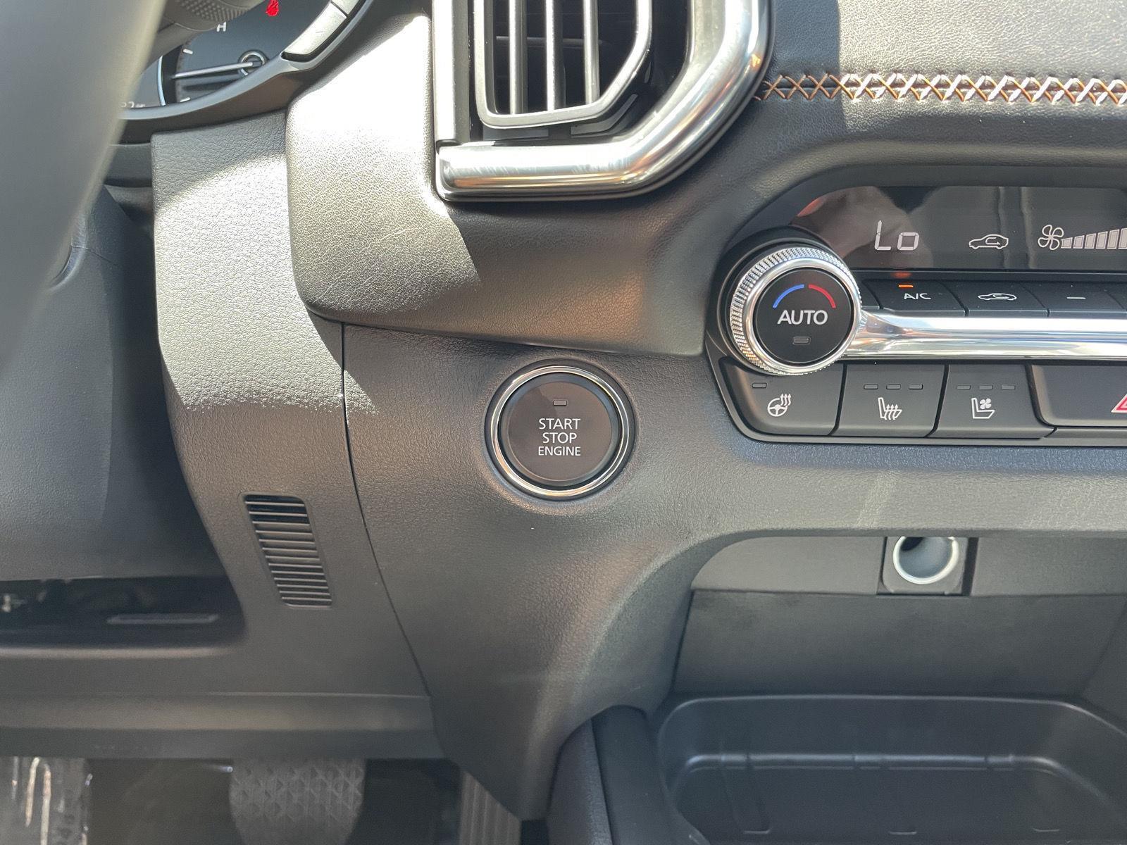 Vehicle photo 26