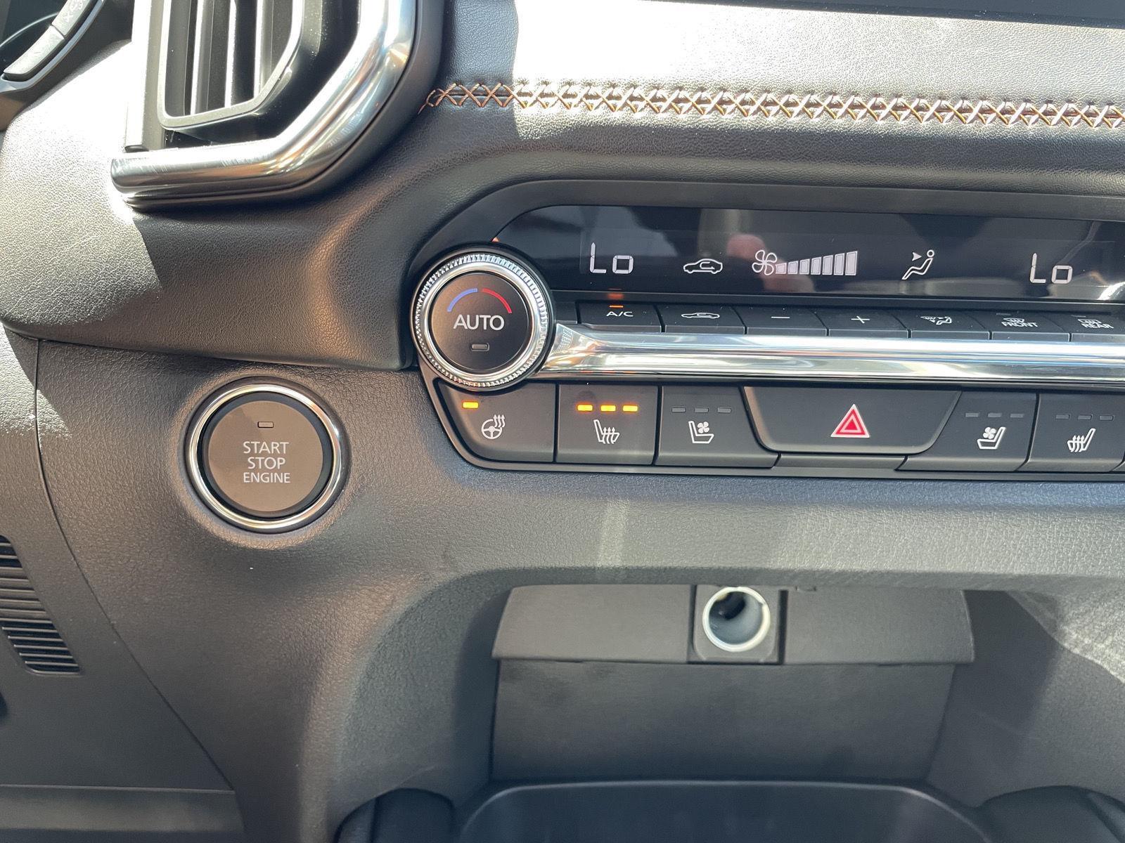 Vehicle photo 28