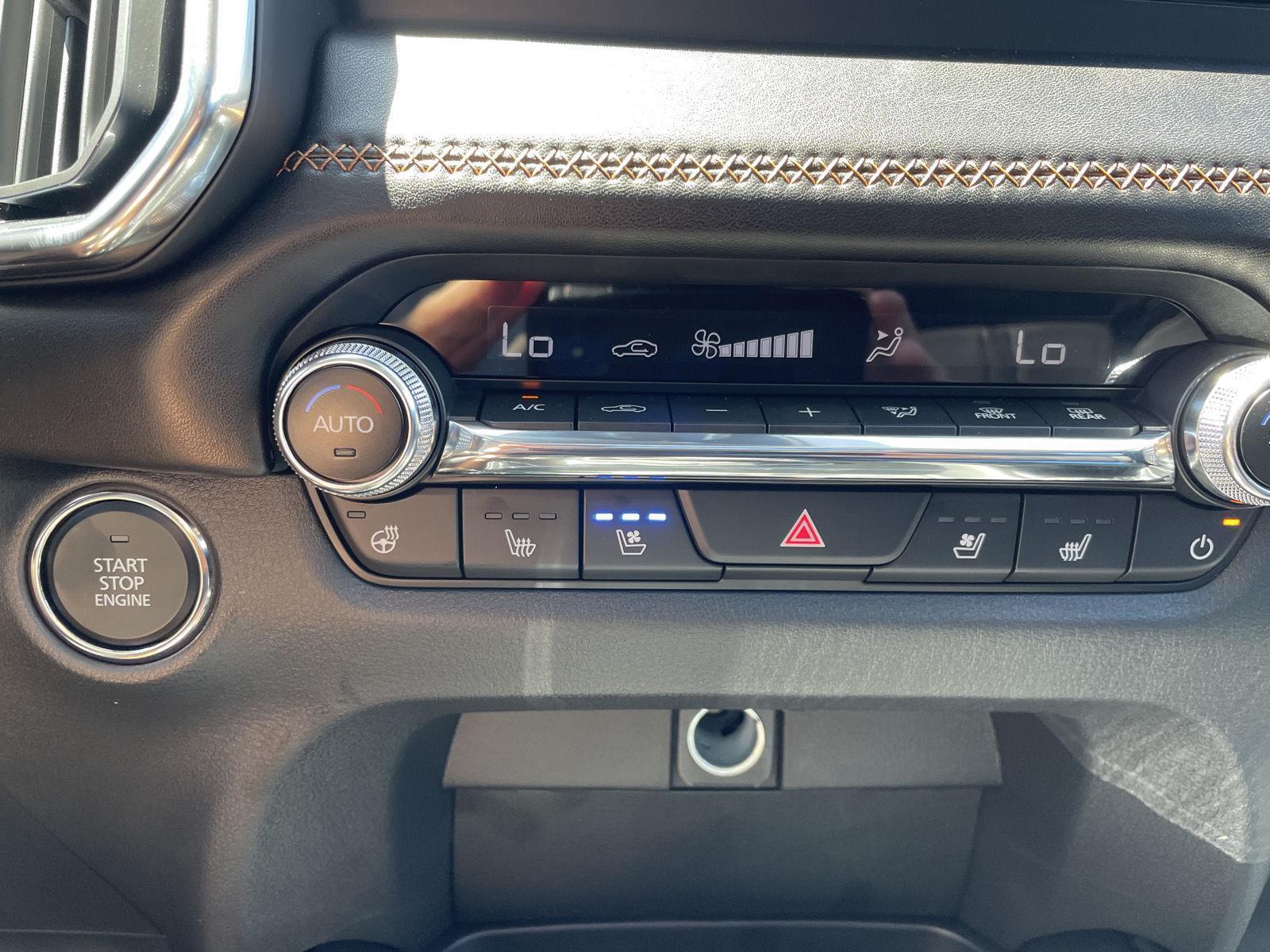 Vehicle photo 29