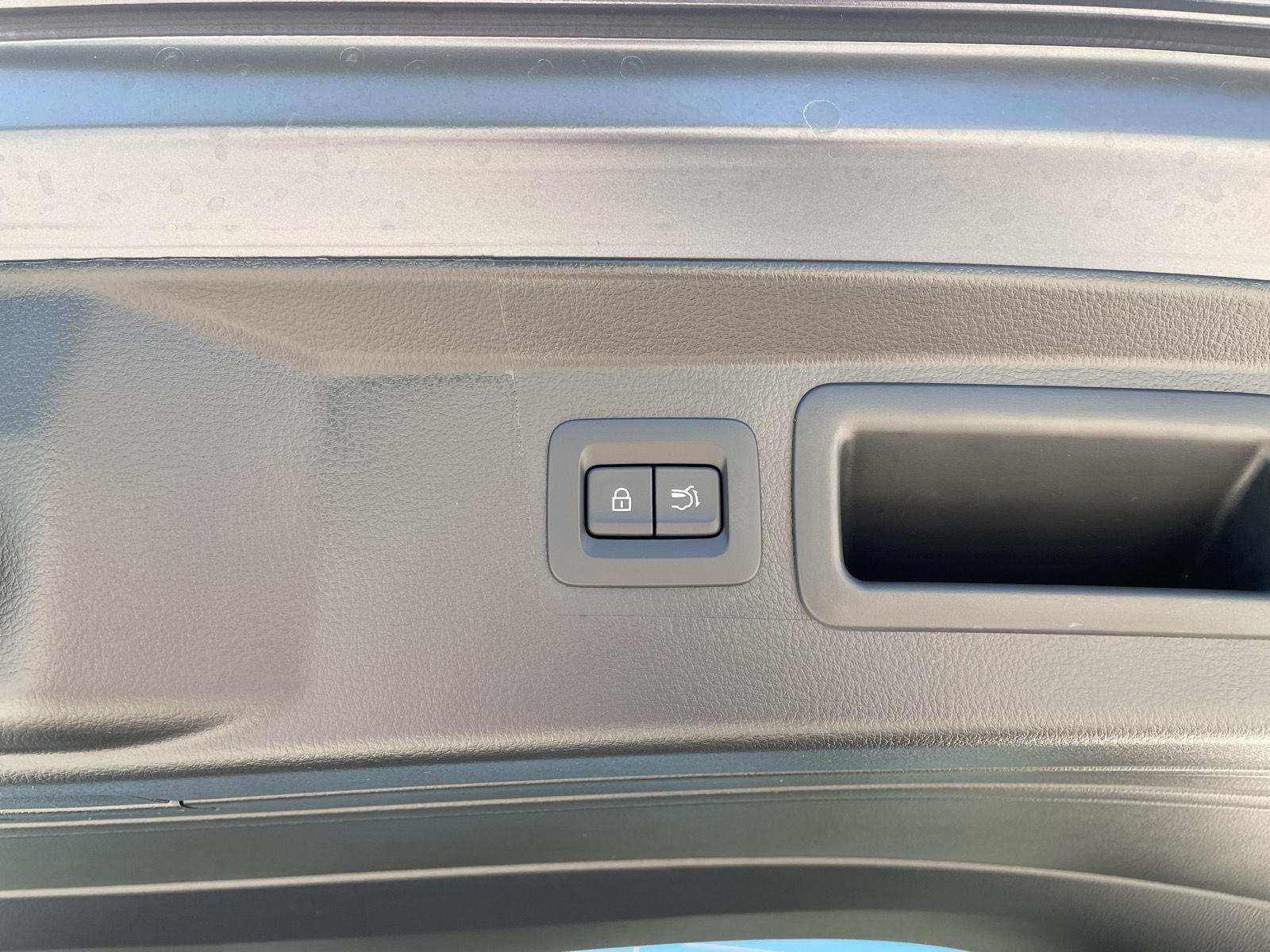 Vehicle photo 38