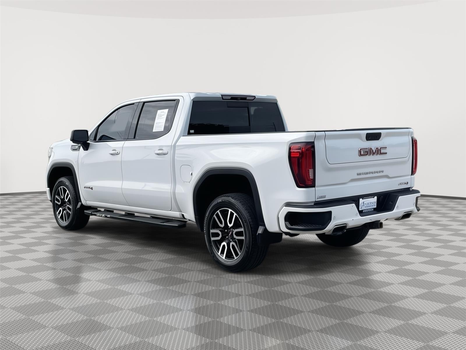 Vehicle photo 9