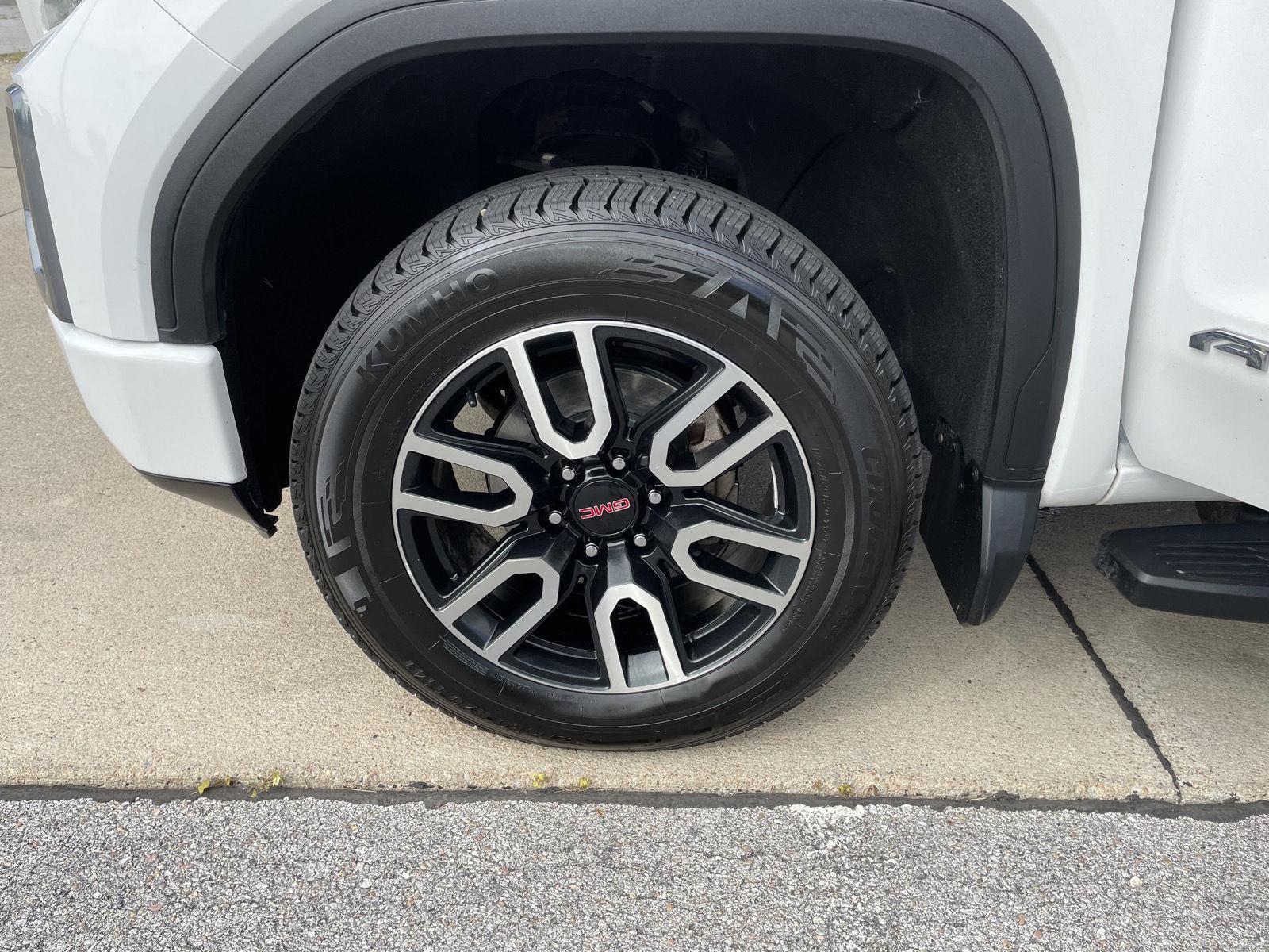 Vehicle photo 10