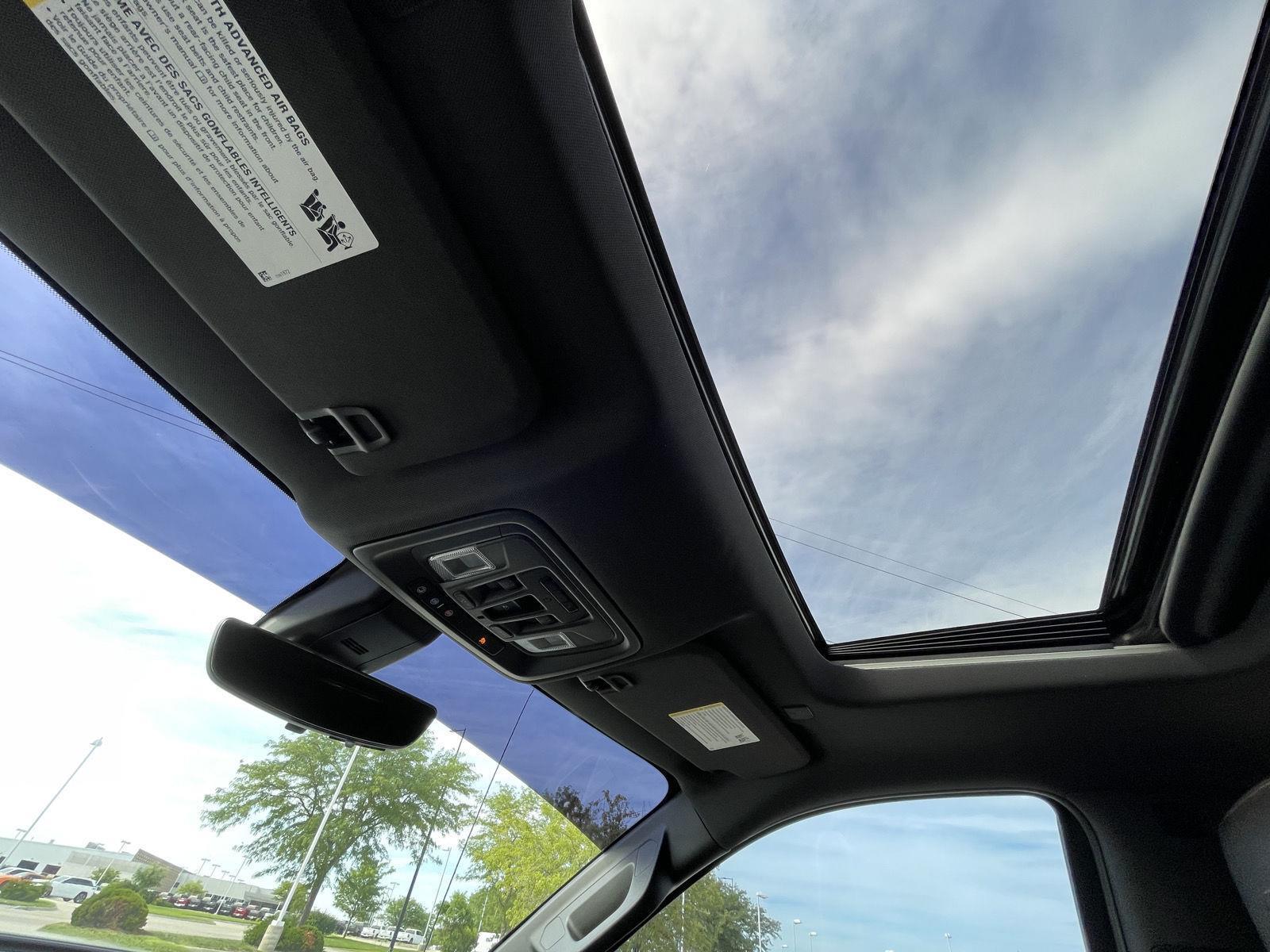 Vehicle photo 21