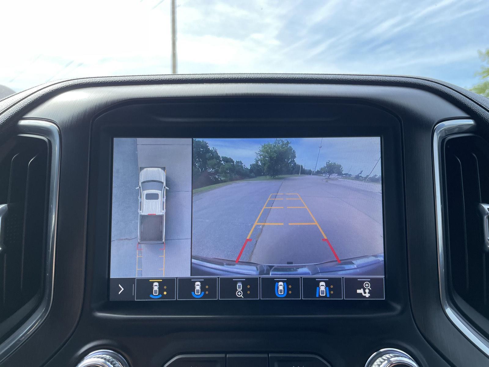 Vehicle photo 24