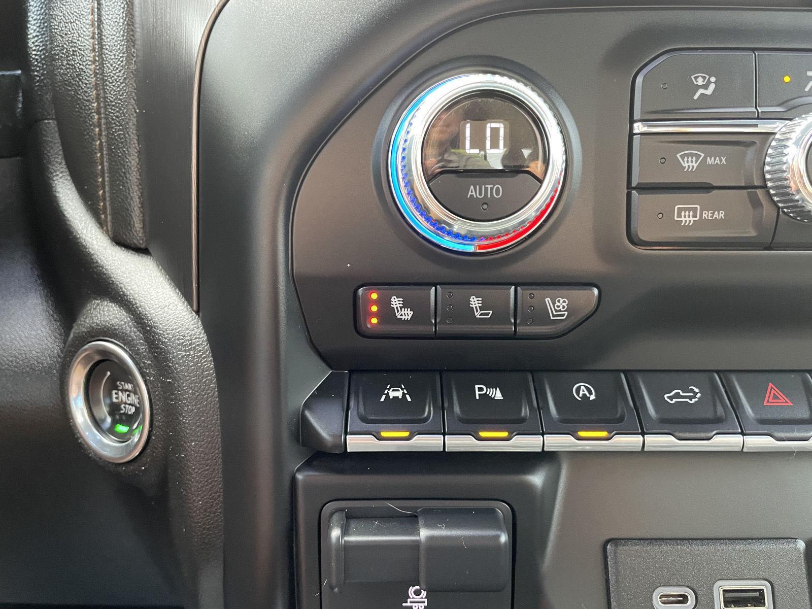 Vehicle photo 30