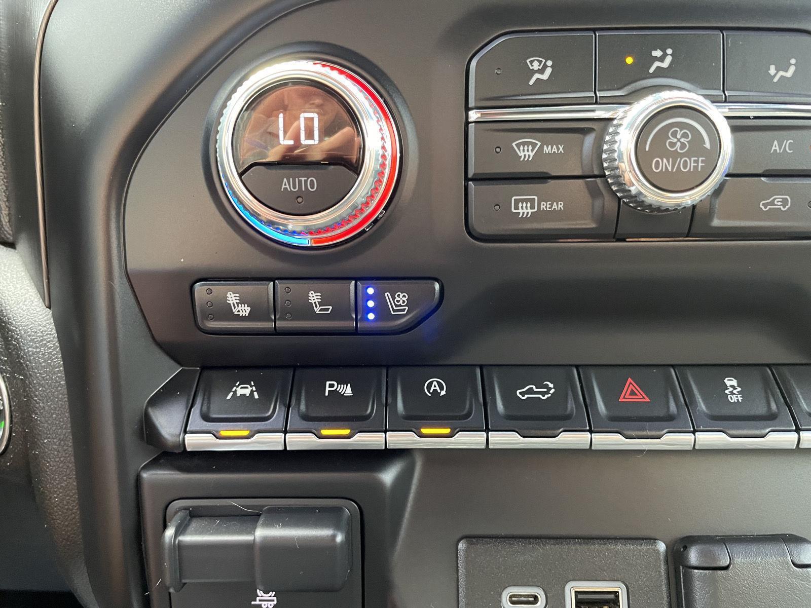 Vehicle photo 31