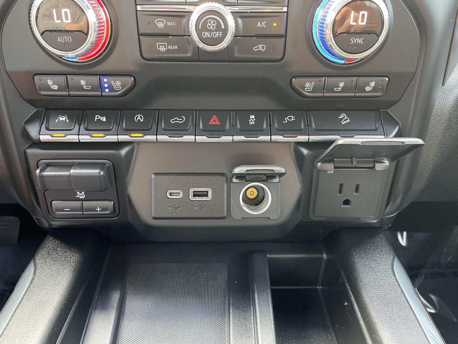 Vehicle photo 33