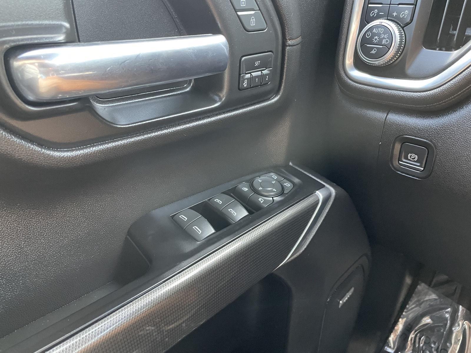 Vehicle photo 35