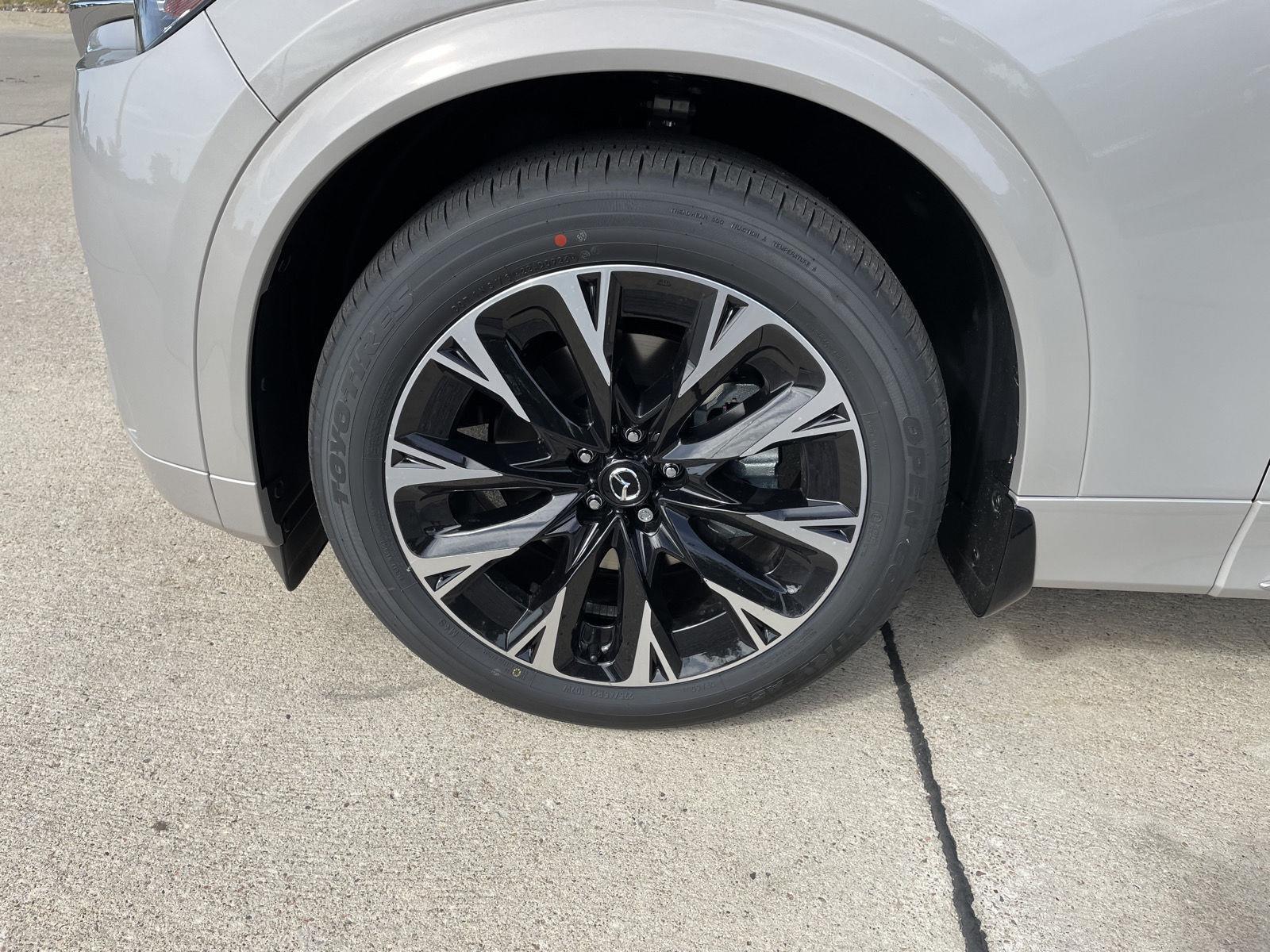 Vehicle photo 10