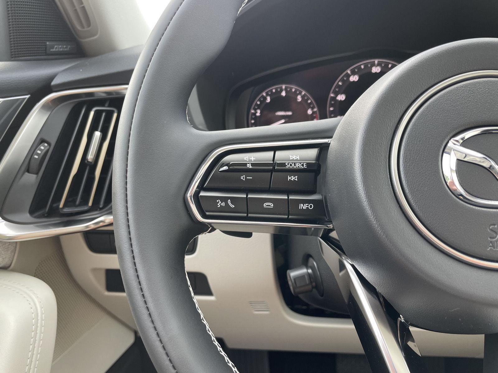Vehicle photo 12