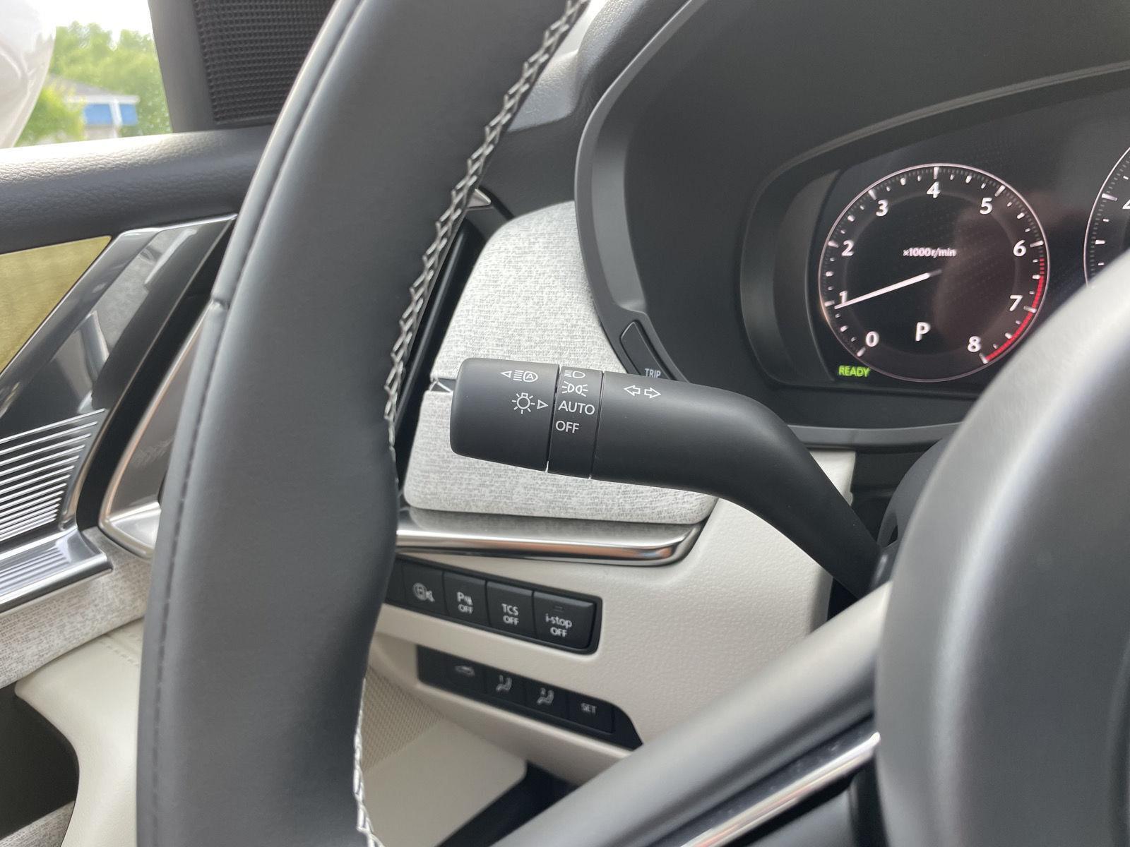 Vehicle photo 15