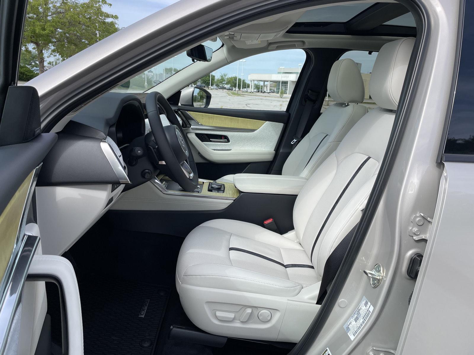 Vehicle photo 16